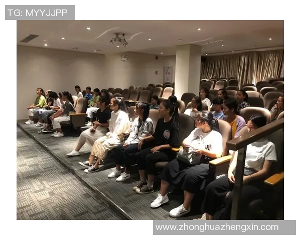 圆寸足球明星的传奇之路与背后的努力与坚持