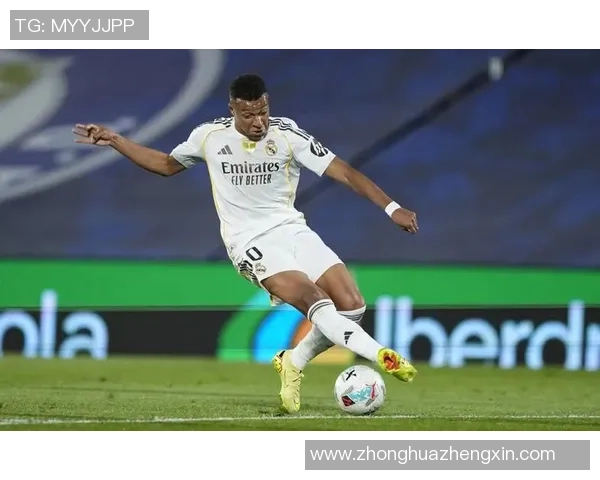 近年涌现的足球明星盘点及其在赛场上的精彩表现分析